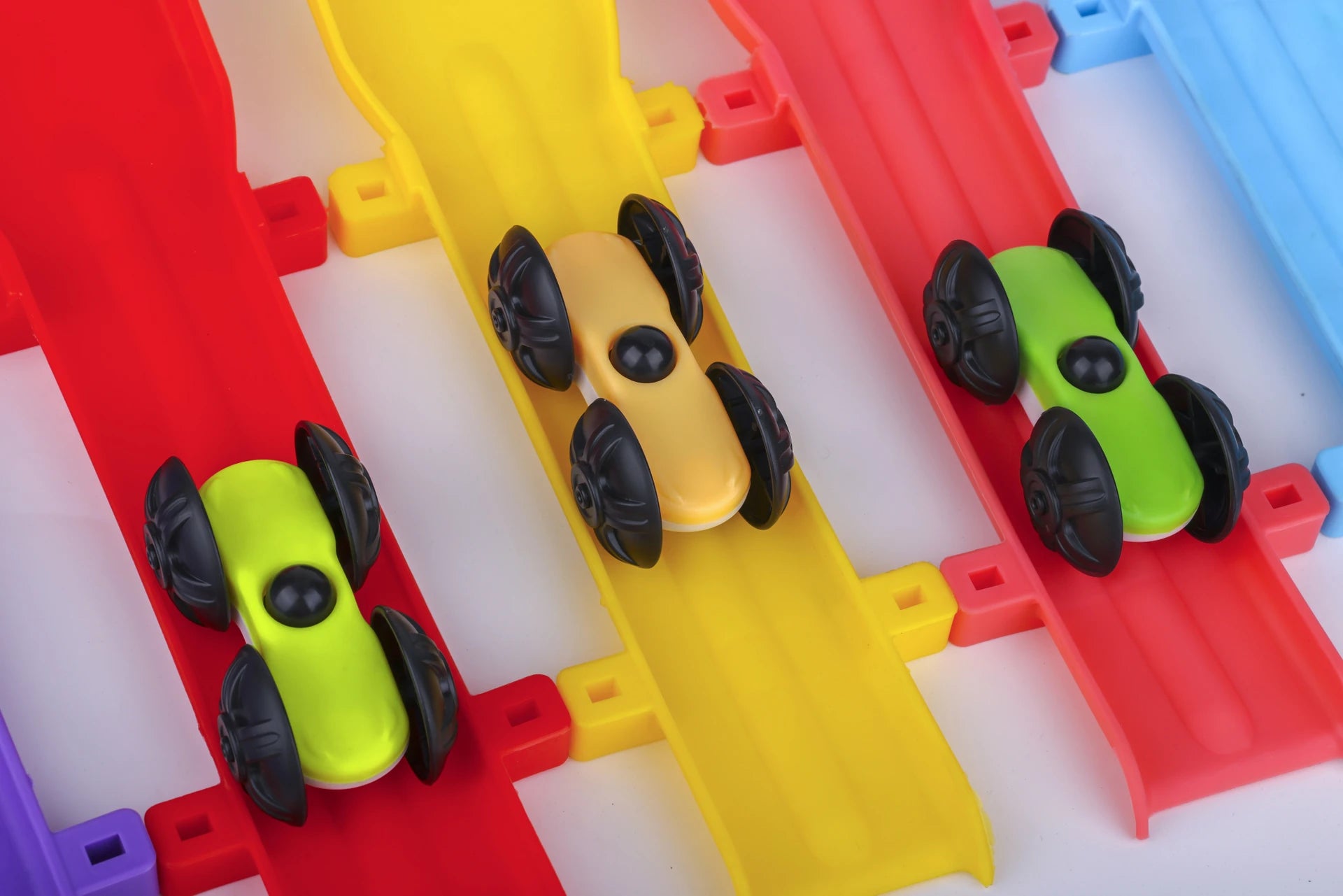 Racer Ramp Car Sliding Toy 6 ramps & 4 cars for Kids